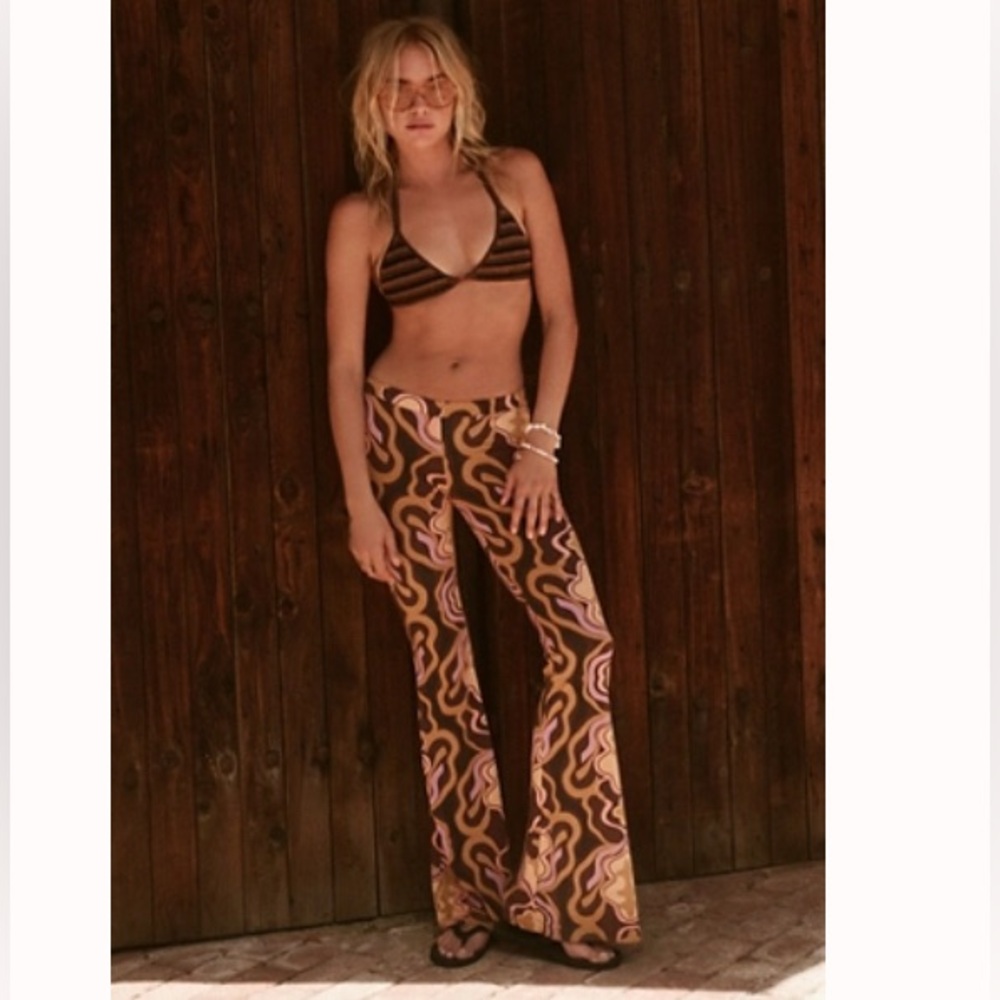 Free People make a statement flare/bell bottom pants 
Like new
